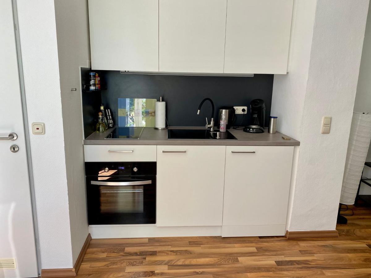Zentrale Ferienwohnung Mit Balkon In Аахен Екстериор снимка