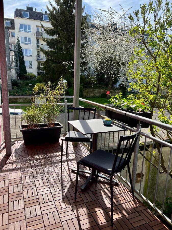 Zentrale Ferienwohnung Mit Balkon In Аахен Екстериор снимка